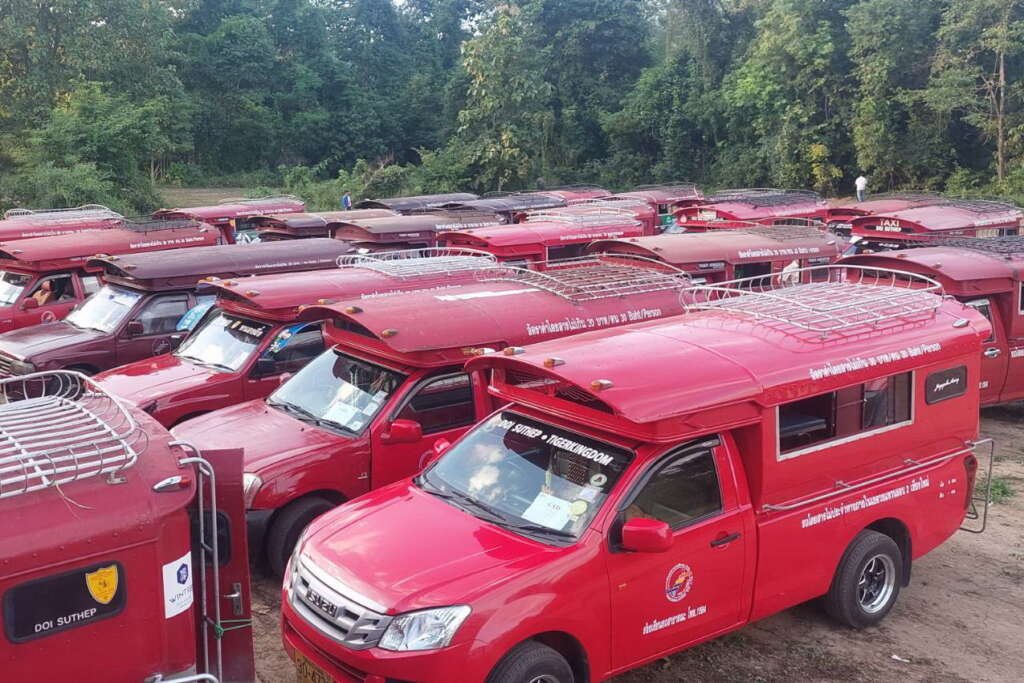 chiangmai sky lantern red cab 01